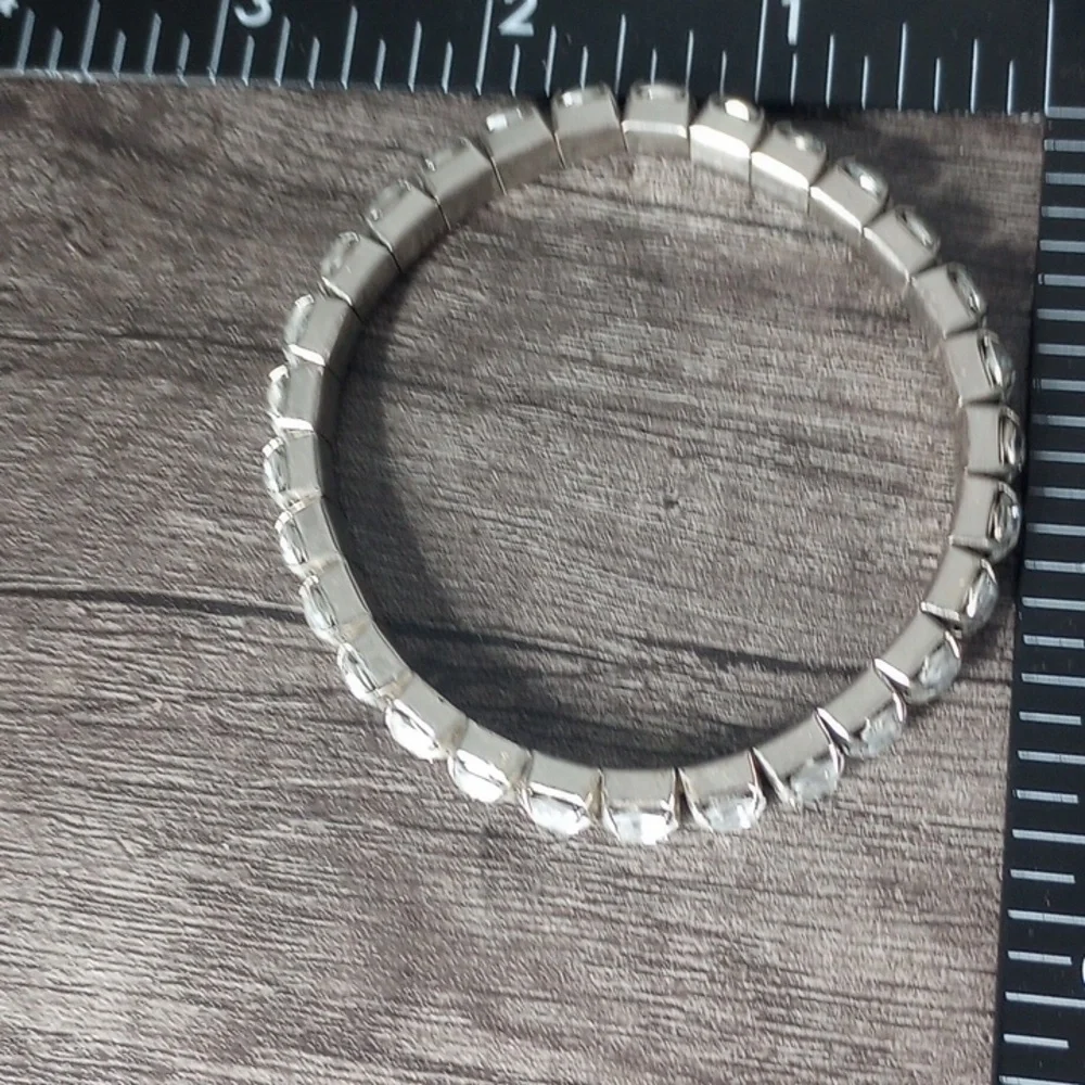 Elegant Silver Tone Crystal Bracelet B1001